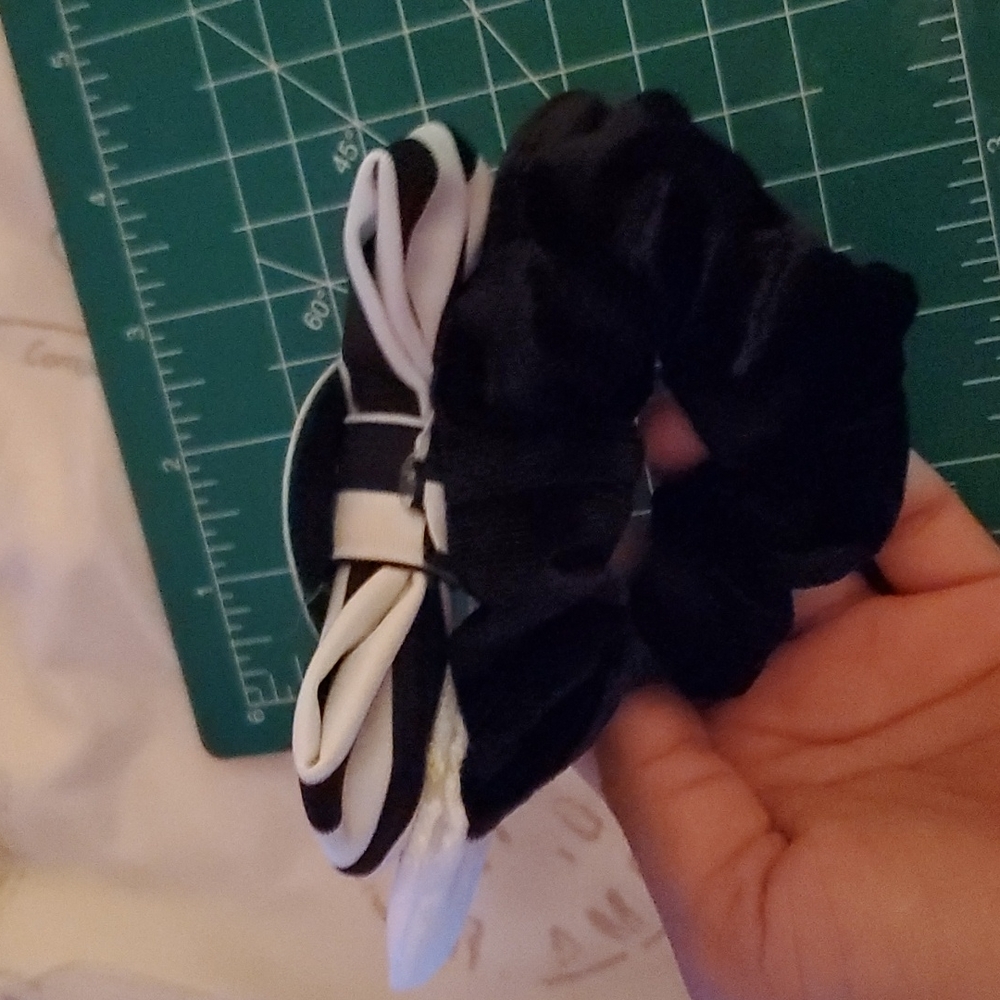 Scrunched - Picture 4 of 12